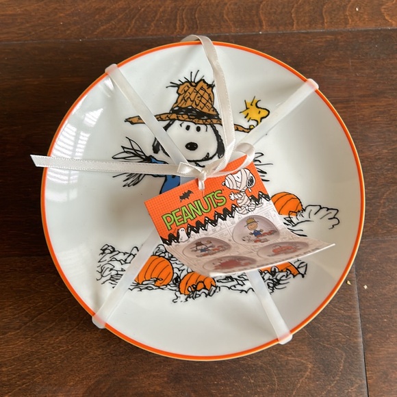 Peanuts Snoopy Halloween Appetizer/dessert Ceramic Plates New Set Of 4 - Picture 6 of 6